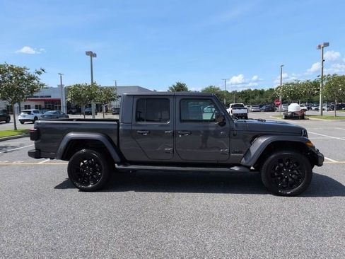 Used 2021 Jeep Gladiator Overland AWD/4WD image 3