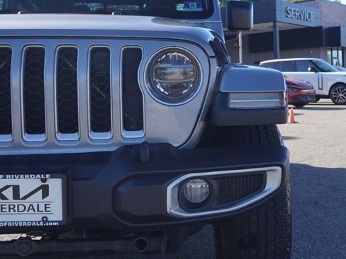 Used 2020 Jeep Gladiator Overland AWD/4WD image 11
