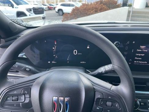 Certified 2025 Buick Envista Preferred w/ Advanced Safety Package FWD image 8