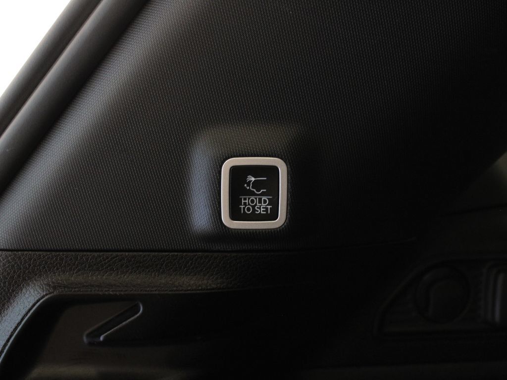 Used 2023 Jeep Grand Cherokee Altitude AWD/4WD image 36