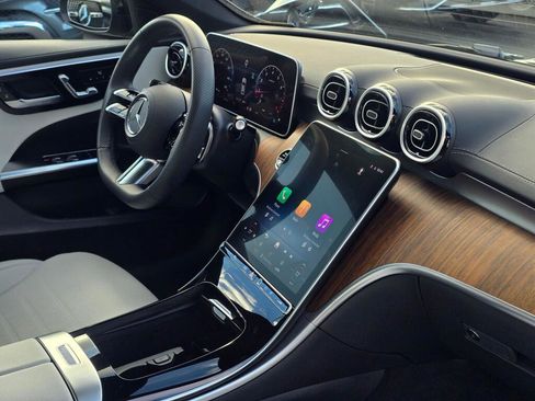 Used 2025 Mercedes-Benz C 300 4MATIC Sedan image 28