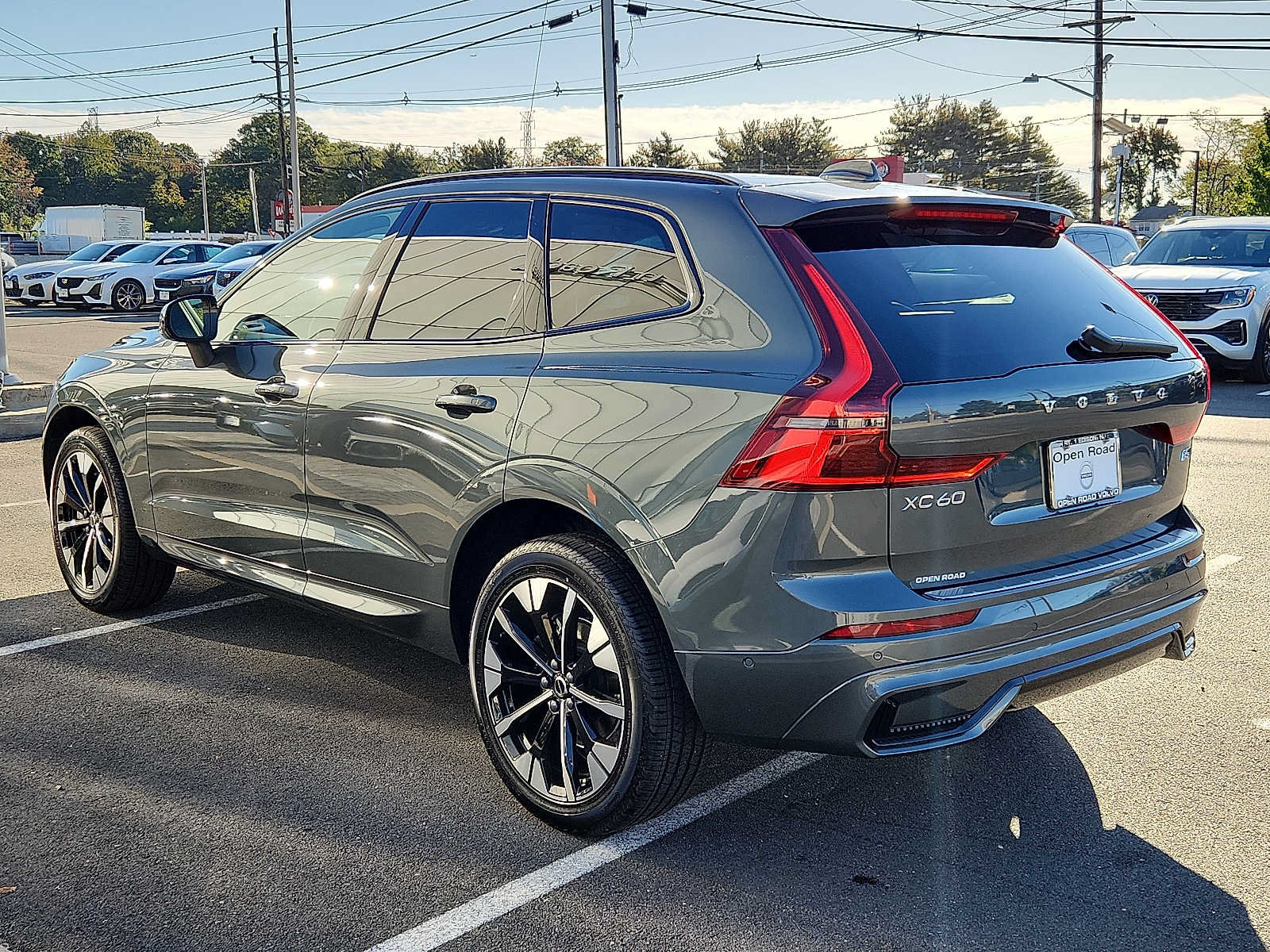 Used 2027 Volvo XC60 B5 Plus AWD/4WD image 4