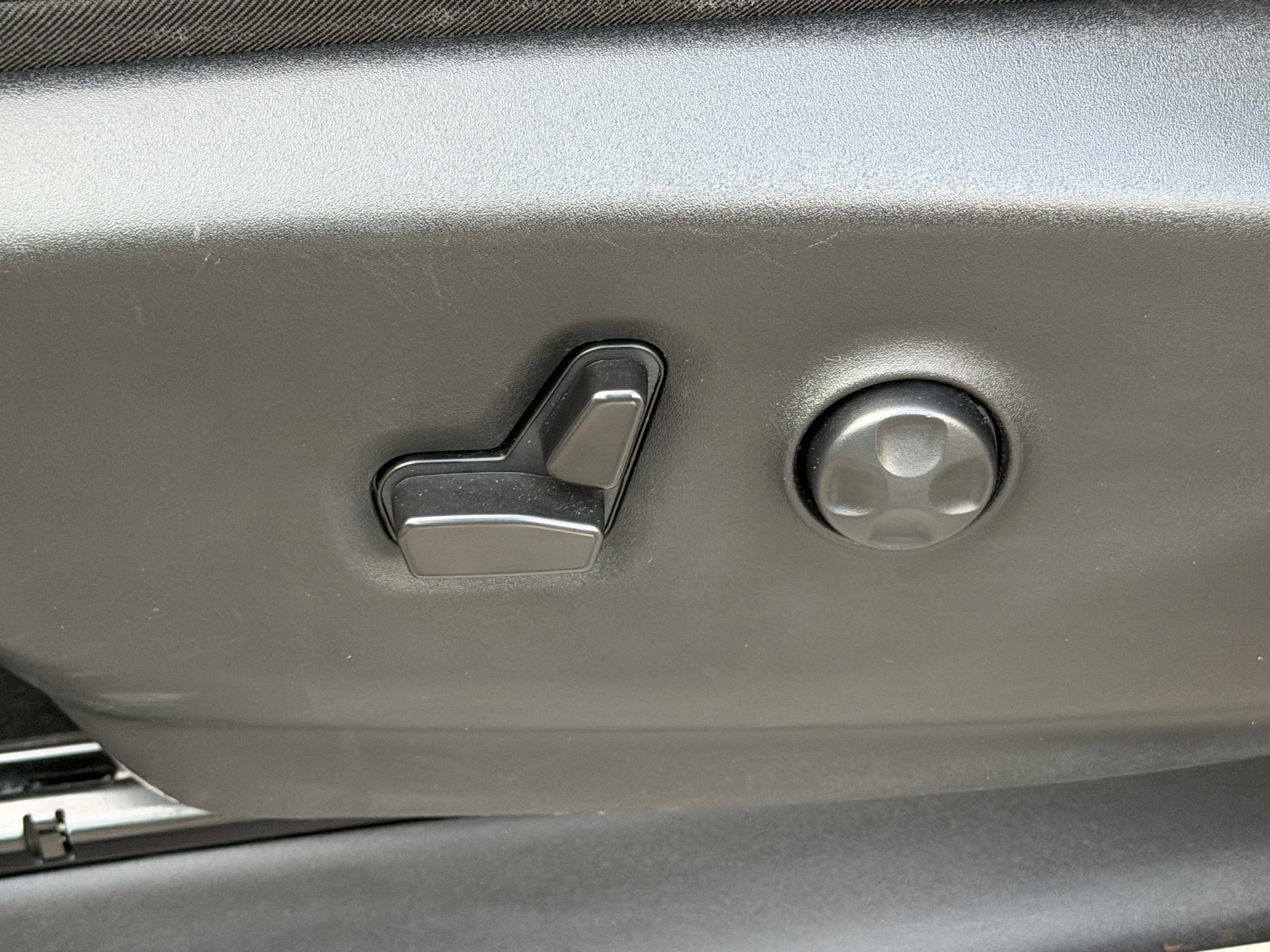 Certified 2024 Chrysler Pacifica Limited FWD image 23