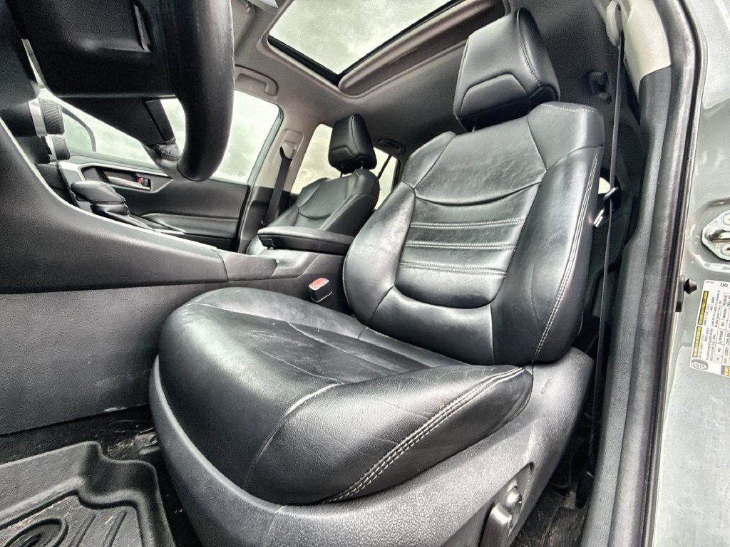 Used 2019 Toyota RAV4 XLE Premium w/ Carpet Mat Package FWD image 13