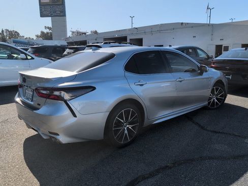Used 2021 Toyota Camry SE w/ Convenience Package FWD image 5