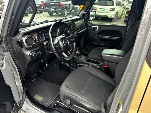 Used 2021 Jeep Gladiator Sport image 9
