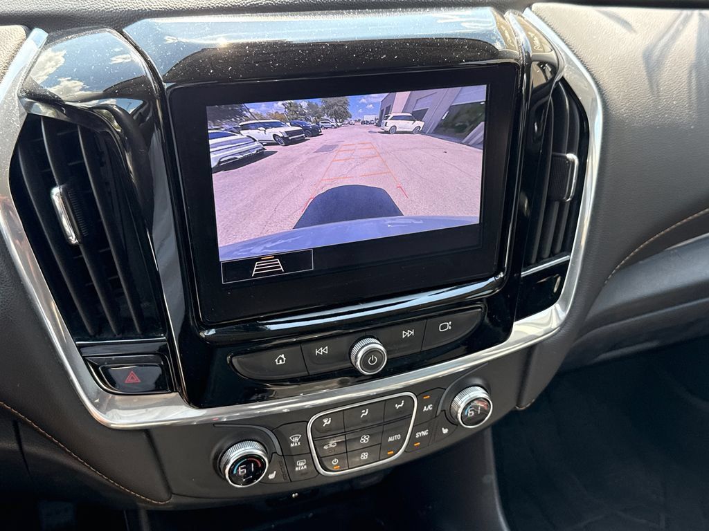 Used 2020 Chevrolet Traverse LT FWD image 23