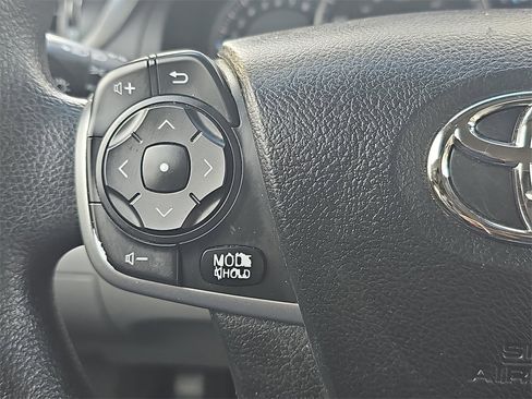 Used 2012 Toyota Camry LE image 16