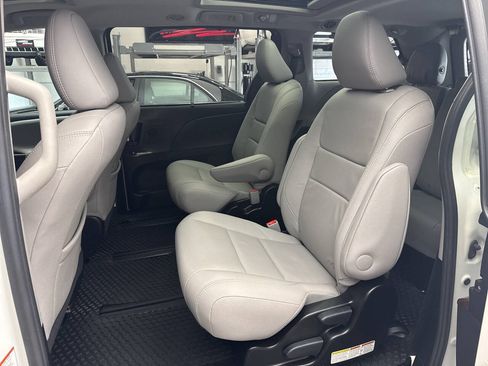 Used 2016 Toyota Sienna Limited AWD/4WD image 23