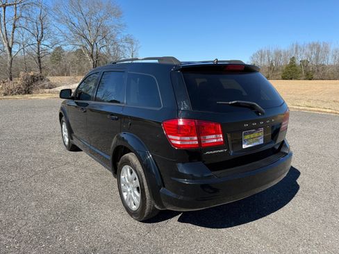 Used 2019 Dodge Journey SE image 3