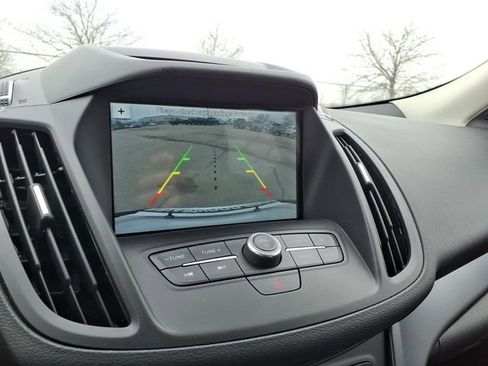 Certified 2018 Ford Escape SE w/ SE Sync 3 Package image 19