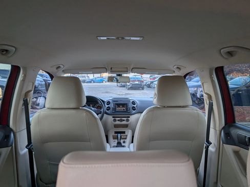 Used 2016 Volkswagen Tiguan S image 37