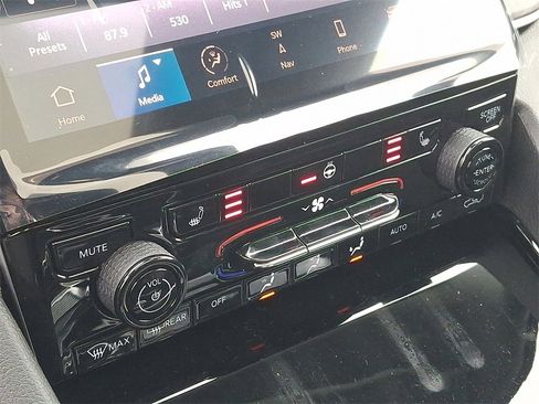 Used 2023 Jeep Grand Cherokee 4WD 4xe image 17