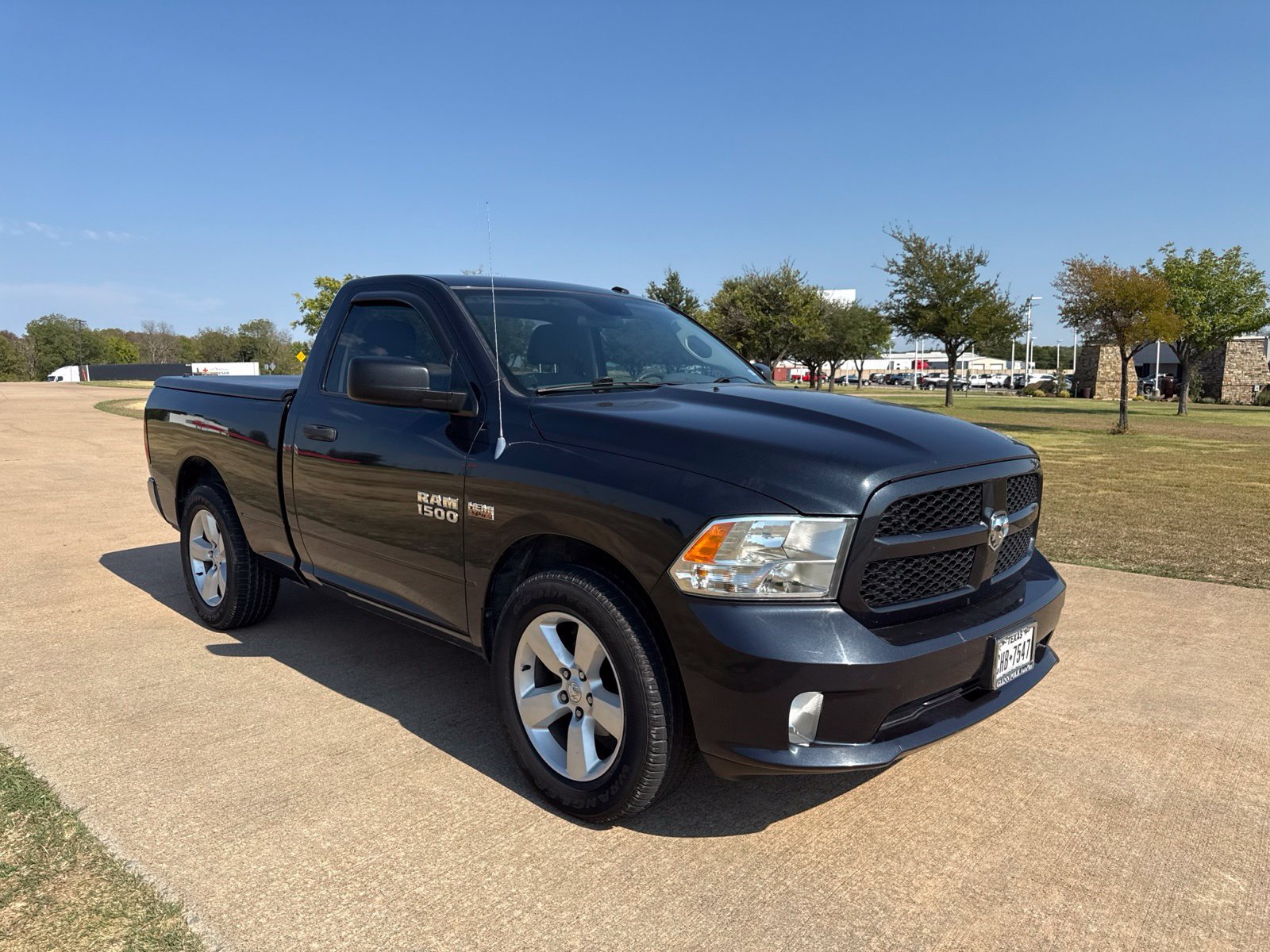 Used 2013 RAM 1500 Express RWD image 2
