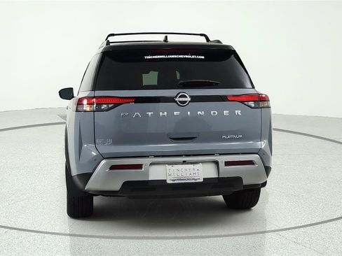 Used 2024 Nissan Pathfinder Platinum FWD image 3