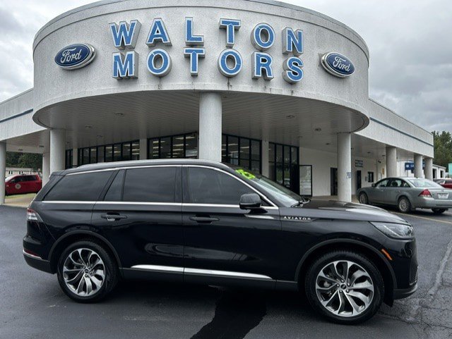 Used 2025 Lincoln Aviator Reserve w/ Illumination Package AWD/4WD image 1