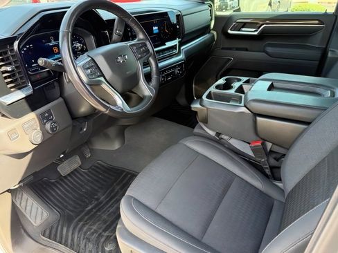Used 2022 Chevrolet Silverado 1500 LT Trail Boss AWD/4WD image 19
