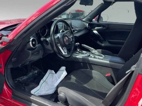 Used 2018 FIAT 124 Spider Classica w/ Technology & Siriusxm Group RWD image 10