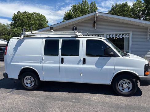 Used 2015 Chevrolet Express 2500 RWD image 2