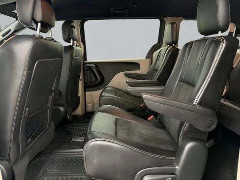 Used 2019 Dodge Grand Caravan SXT FWD image 13