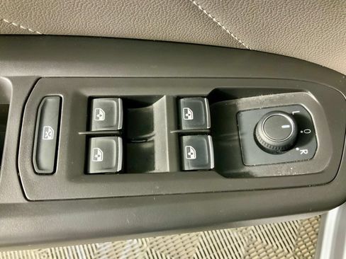Used 2023 Volkswagen Atlas Cross Sport SEL R-Line AWD/4WD image 23