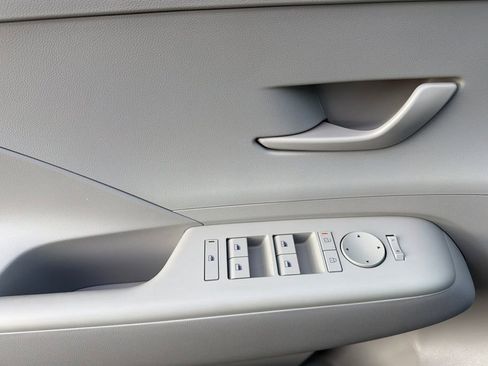 New 2026 Hyundai Kona SE image 9