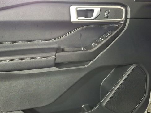 Used 2020 Ford Explorer XLT w/ Equipment Group 202A AWD/4WD image 16