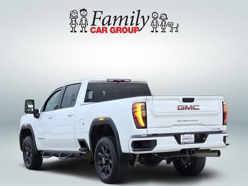 Used 2025 GMC Sierra 2500 AT4 image 3