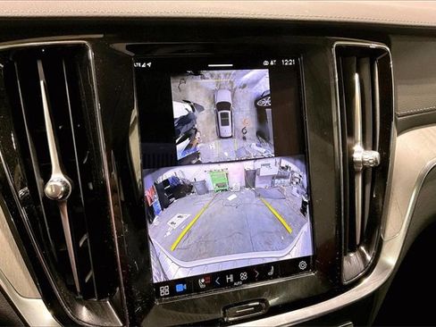 Certified 2024 Volvo V60 B5 Cross Country Ultimate w/ Protection Package Premier image 22