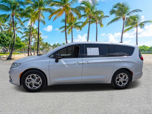 Used 2024 Chrysler Pacifica Limited FWD image 6