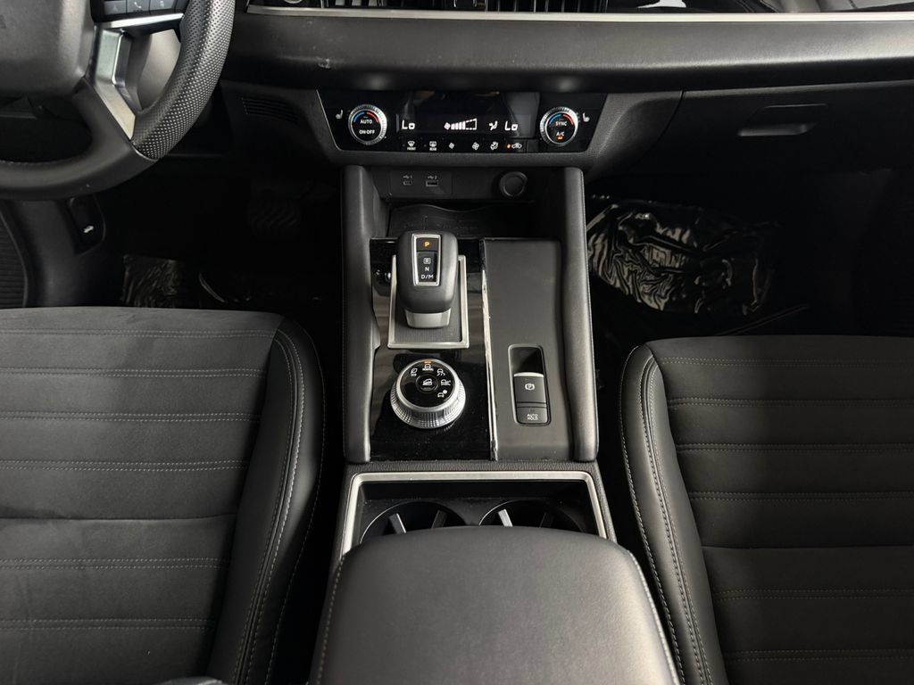 Used 2023 Mitsubishi Outlander SE FWD image 11