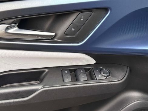 Used 2025 Chevrolet Equinox EV LT image 21