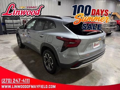 Used 2026 Chevrolet Trax LT FWD image 3