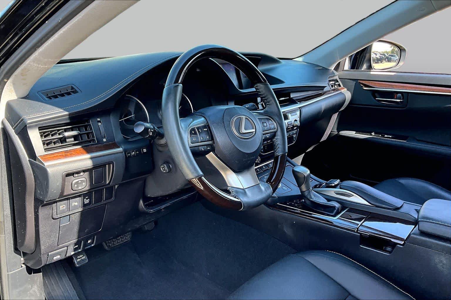 Used 2018 Lexus ES 350 w/ Luxury Package w/Wood Trim FWD image 15