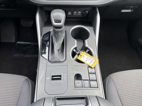 Certified 2025 Toyota Highlander LE FWD image 29