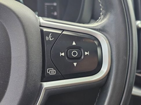 Used 2019 Volvo XC60 T5 Momentum w/ Protection Package Premier AWD/4WD image 34