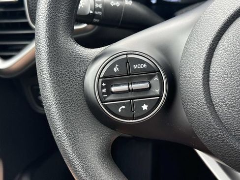 Used 2025 Kia Soul LX w/ LX Technology Package FWD image 24