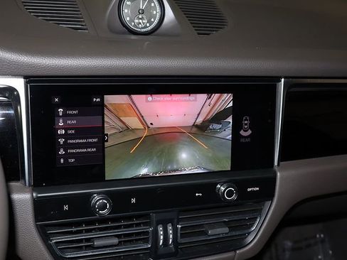 Used 2024 Porsche Macan AWD/4WD image 19