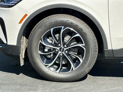 New 2026 Lincoln Nautilus Premier AWD/4WD image 24