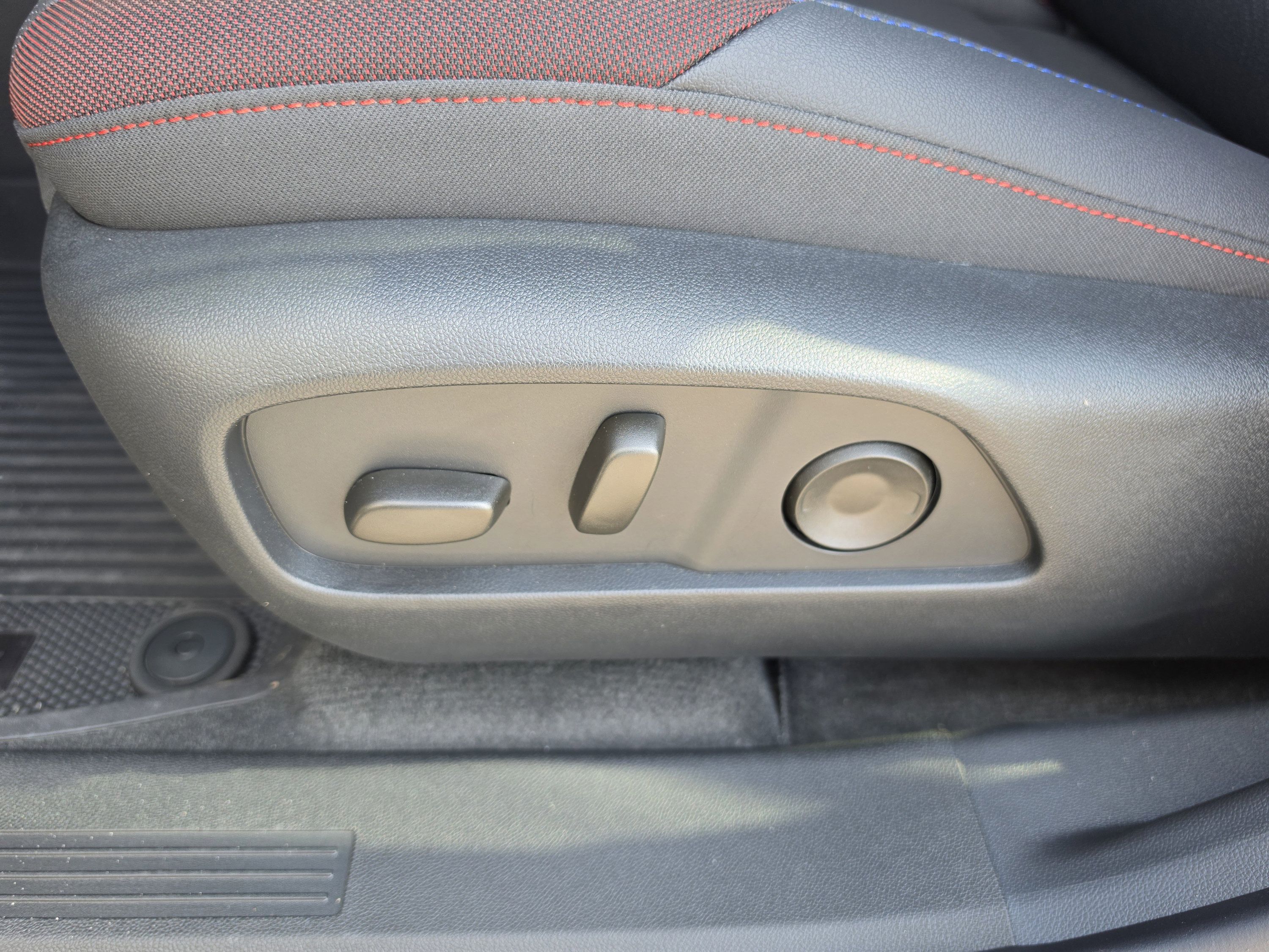 New 2026 Chevrolet Equinox RS w/ Safety and Technology Package FWD image 23