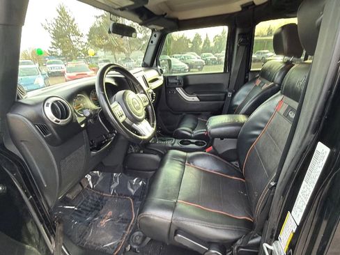 Used 2011 Jeep Wrangler Unlimited 70th Anniversary w/ Connectivity Group image 8