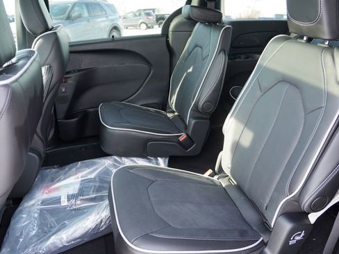 New 2026 Chrysler Pacifica Limited w/ S Appearance Package image 11