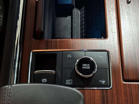 Certified 2021 Lincoln Navigator Reserve w/ Luxury Package AWD/4WD image 16