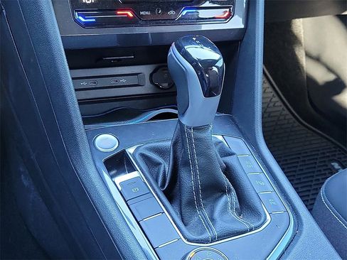 Used 2024 Volkswagen Tiguan SEL R-Line w/ MDO Package, Two-Row image 17