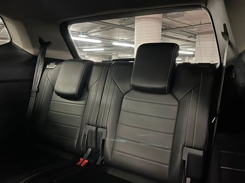 Used 2025 Volkswagen Atlas SEL AWD/4WD image 24