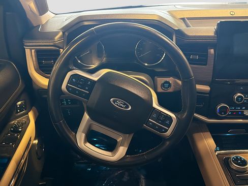 Used 2024 Ford Expedition Limited image 18