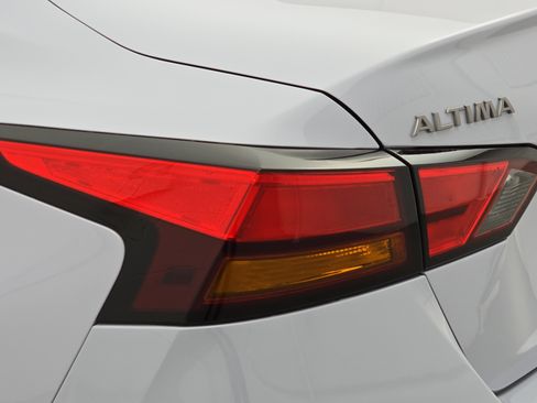 New 2025 Nissan Altima 2.5 SR w/ SR Premium Package image 34