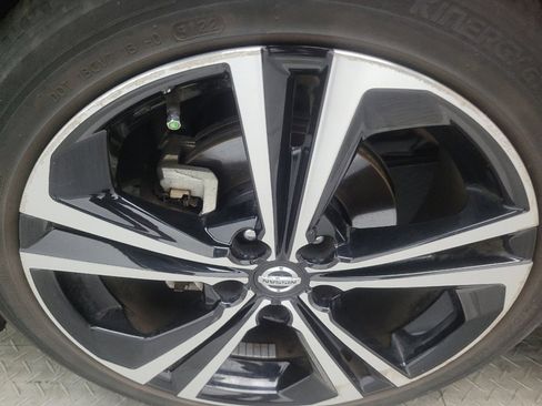 Used 2023 Nissan Sentra SR w/ SR Premium Package FWD image 31