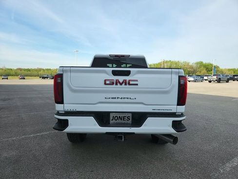 Used 2025 GMC Sierra 2500 Denali image 7