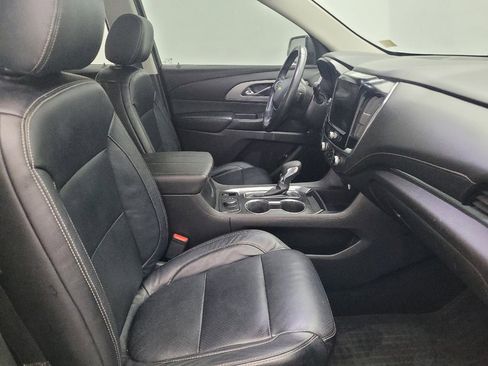 Used 2021 Chevrolet Traverse LT image 21